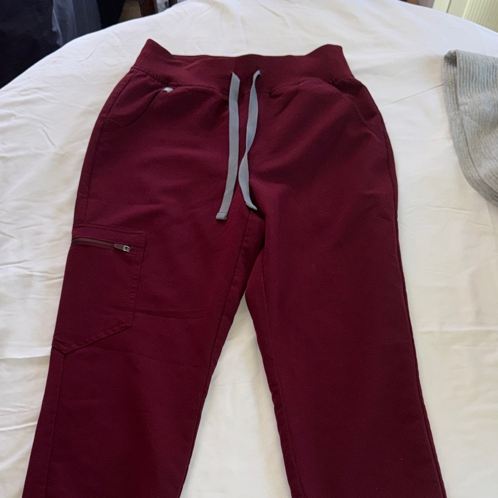 Figs Burgundy Women's Zamora Jogger Scrub Pants
